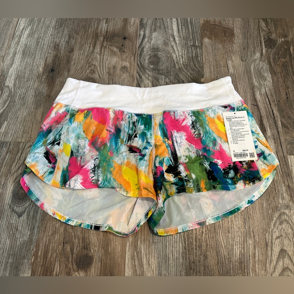 NEW!! Lululemon Speed Up Mid-Rise Lined Short 4"
No Limits White Multi / White